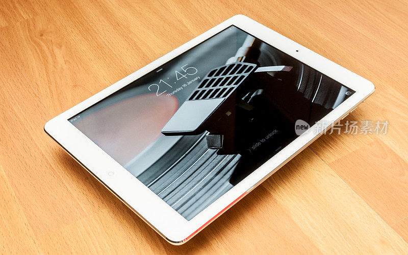 白色iPad Air和屏幕保护程序-库存图像